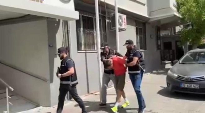 Interpol tarafından aranan dolandırıcı İzmir’de yakalandı