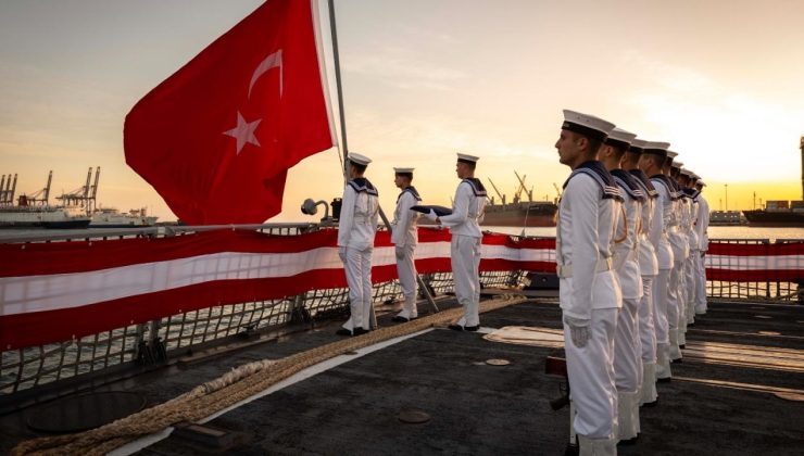 Japonya seyri için Türkiye’den yola çıkan TCG Kınalıada, Cidde limanını ziyaret etti